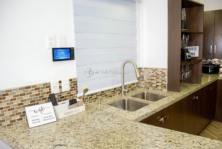 The Five | 1BR, Balcony & Rooftop Pool