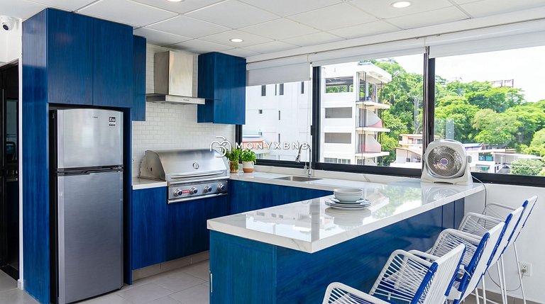 The Five 3BR Penthouse, Balcony & Rooftop Pool