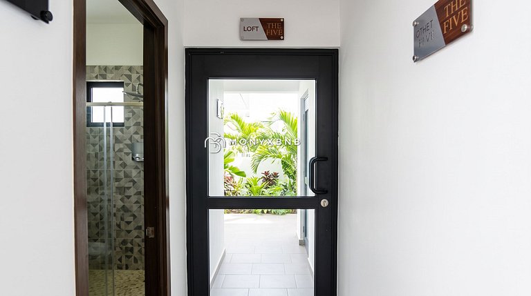 The Five 3BR Penthouse, Balcony & Rooftop Pool