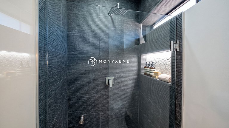 The Five | 1BR, Balcony & Rooftop Pool