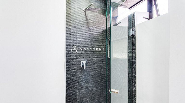 The Five | 1BR, Balcony & Rooftop Pool