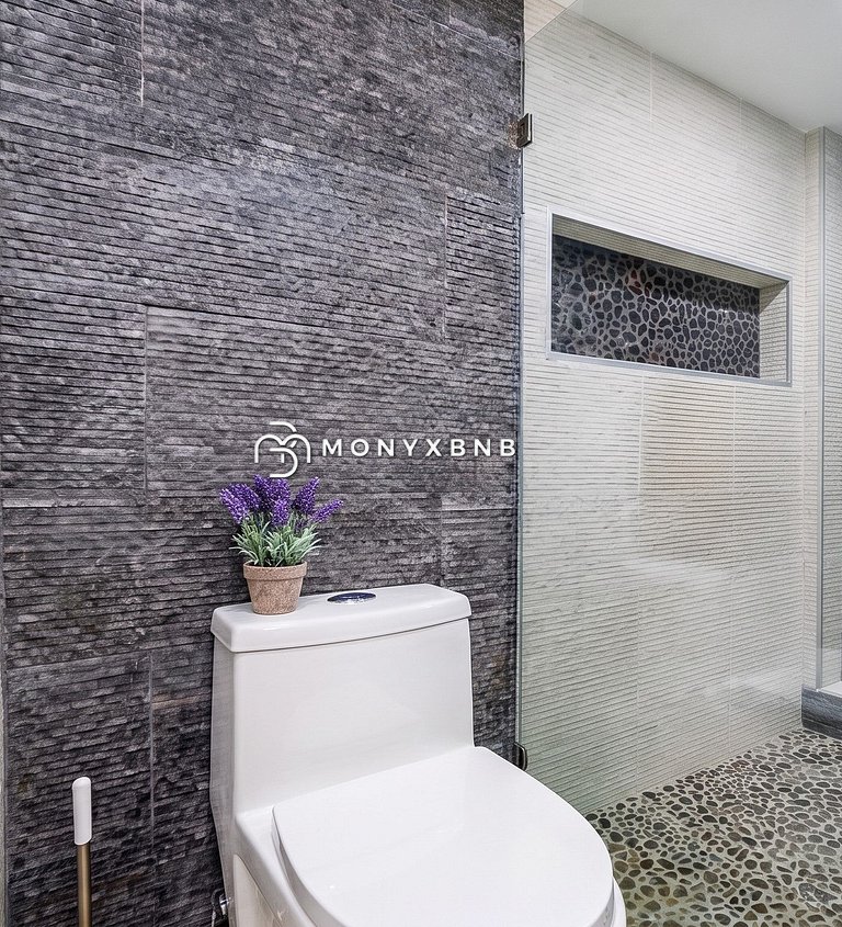 The Five | 1BR, Balcony & Rooftop Pool