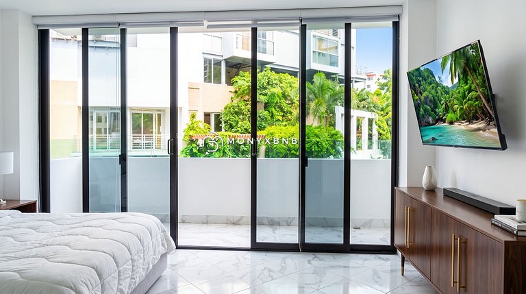 The Five 3BR Penthouse, Balcony & Rooftop Pool