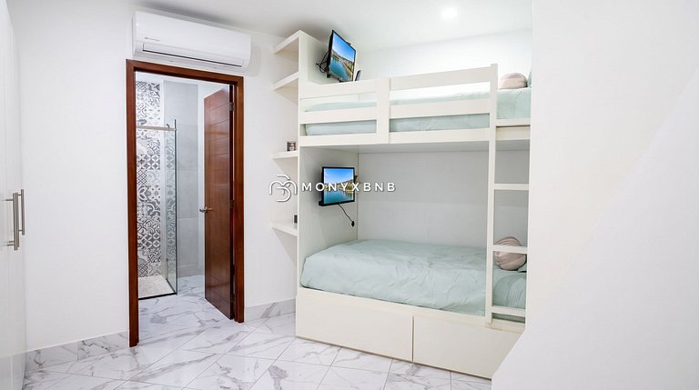 The Five 3BR Penthouse, Balcony & Rooftop Pool